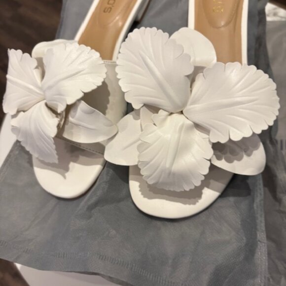 Chico's White Sandal Size 8 - Picture 3 of 7